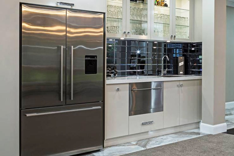 Makeham's Cabinets - Kitchens, Wardrobes, Vanities, Laundries, Stone Benchtops