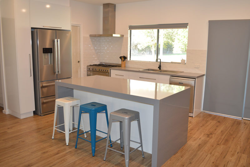 Makeham's Cabinets - Kitchens, Wardrobes, Vanities, Laundries, Stone Benchtops